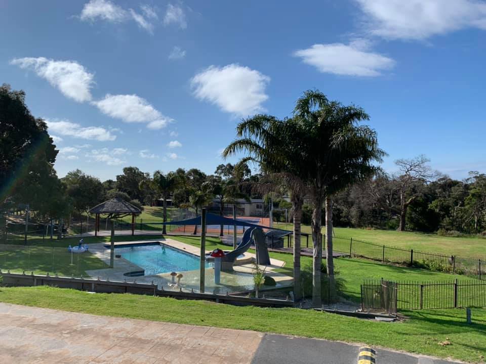 Amberlee Holiday Park pool
